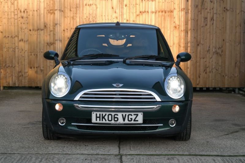 2006 MINI Convertible Cooper image 2