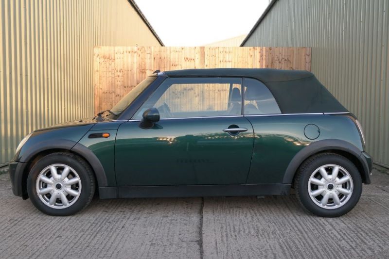 2006 MINI Convertible Cooper image 3