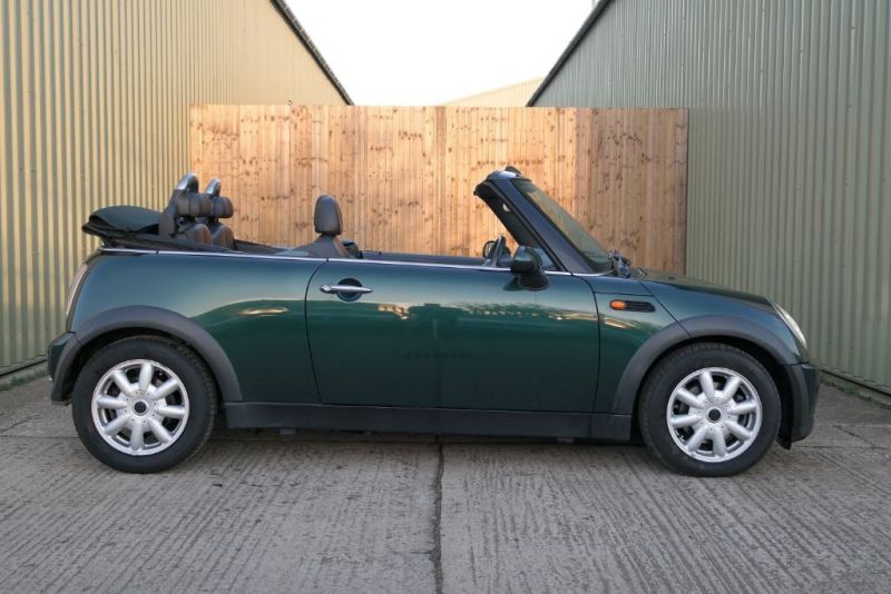 2006 MINI Convertible Cooper image 4