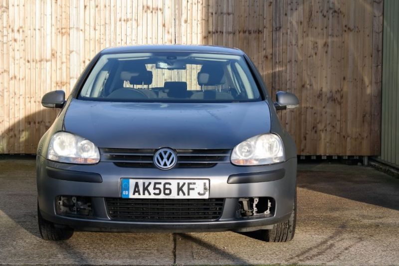 2006 VW Golf SE FSI image 2