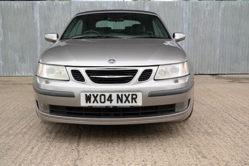 2004 Saab 9-3 Vector T image 2