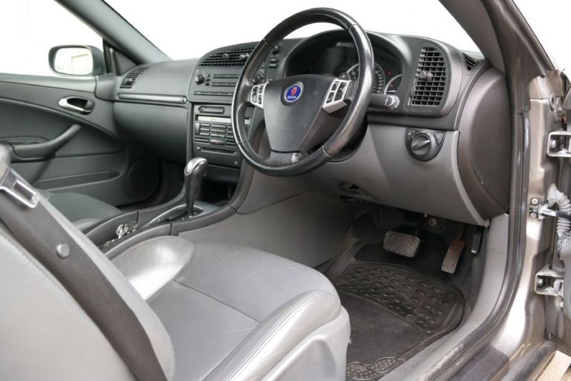 2004 Saab 9-3 Vector T image 7