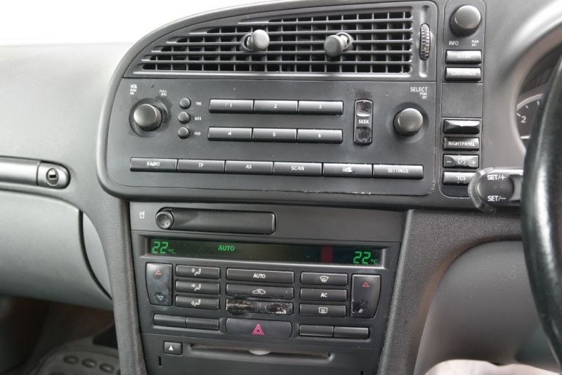 2004 Saab 9-3 Vector T image 8