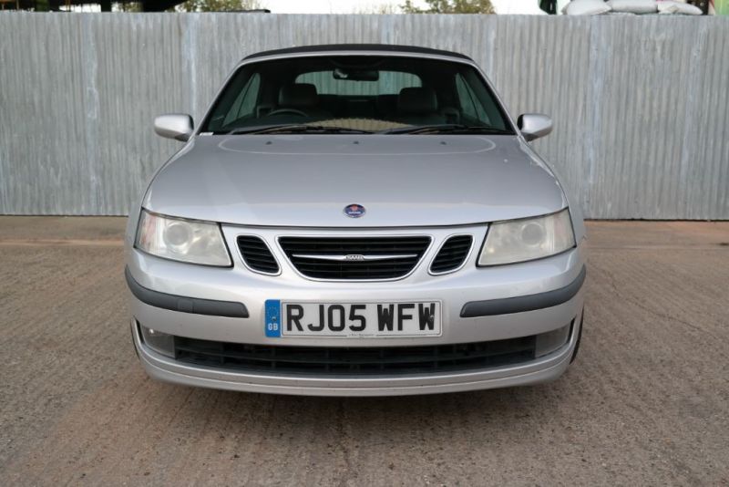 2005 Saab 9-3 Vector T image 2