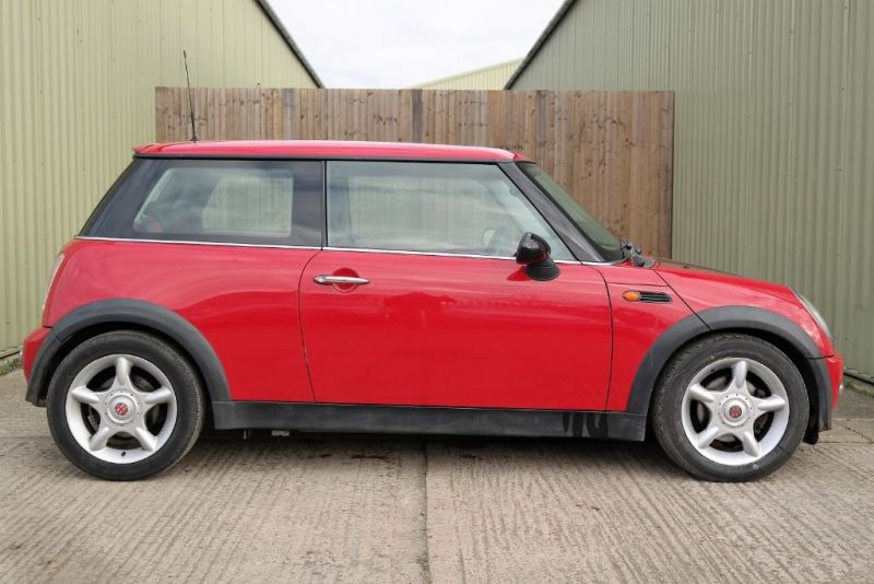 2002 MINI Hatch Cooper 1.6 image 4
