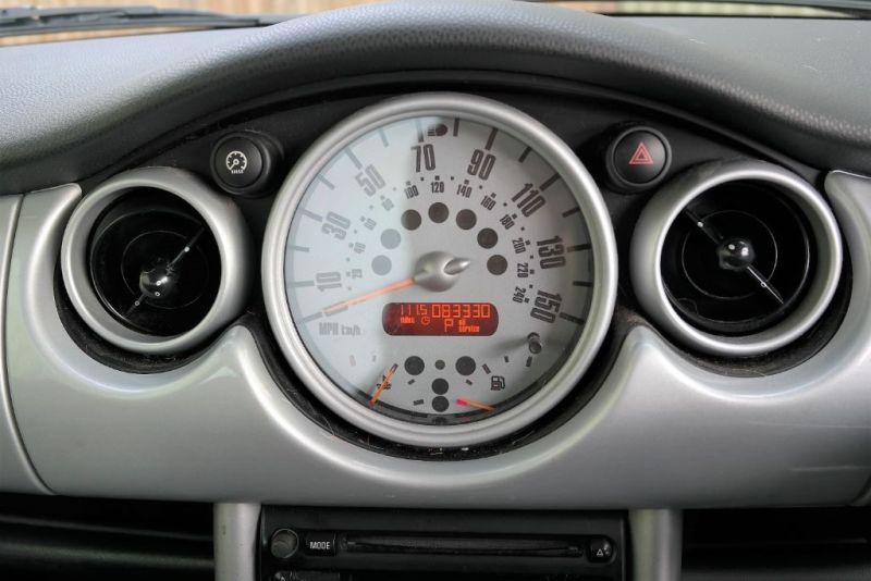 2002 MINI Hatch Cooper 1.6 image 8