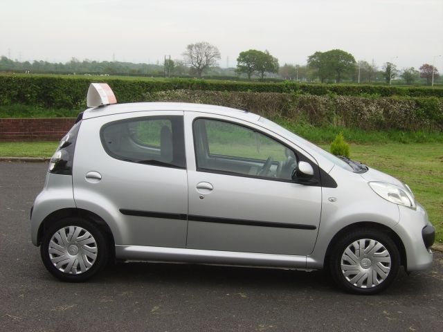 2008 Citroen C1 1.0i image 2