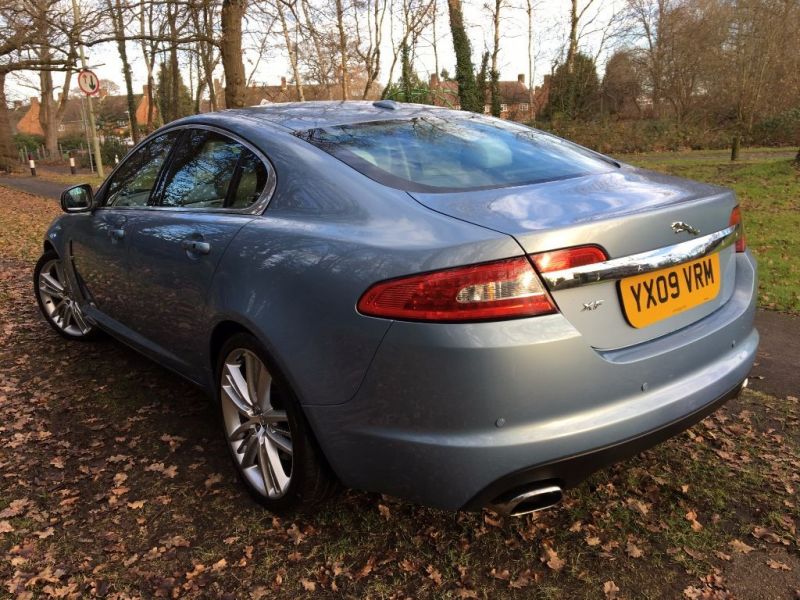 2009 Jaguar XF Premium Luxury V6 image 2