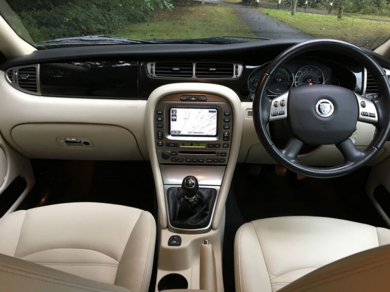 2009 Jaguar X-Type SE 2.2 image 7