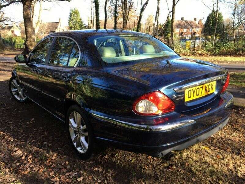 2007 Jaguar X-Type 2.5 V6 SE image 2