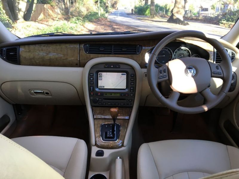 2007 Jaguar X-Type 2.5 V6 SE image 7