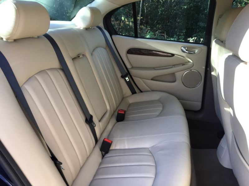 2007 Jaguar X-Type 2.5 V6 SE image 8