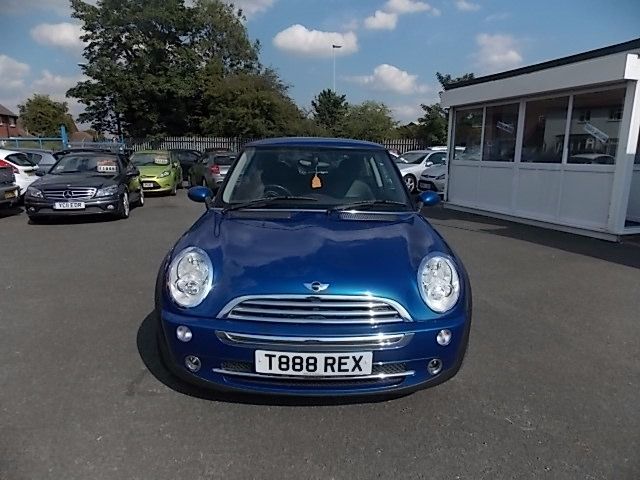 2005 MINI Hatch 1.6 Cooper 3d image 2