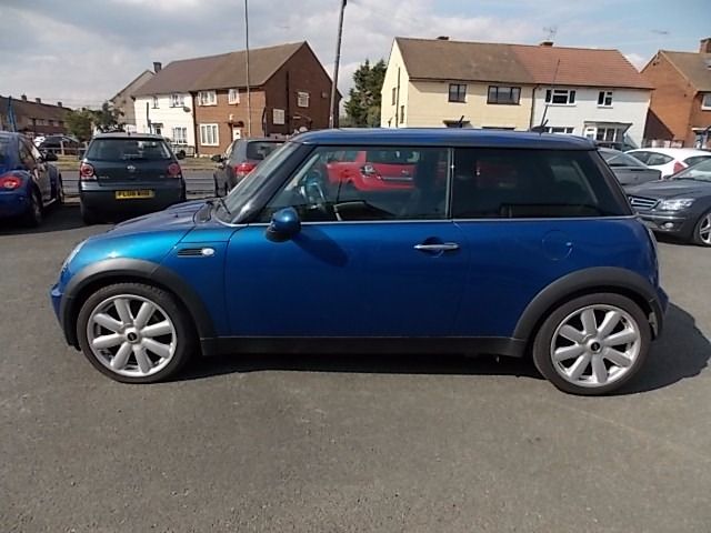 2005 MINI Hatch 1.6 Cooper 3d image 4