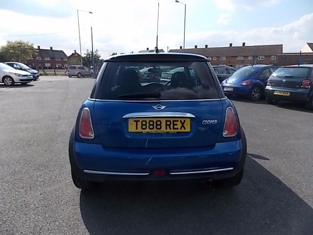 2005 MINI Hatch 1.6 Cooper 3d image 5