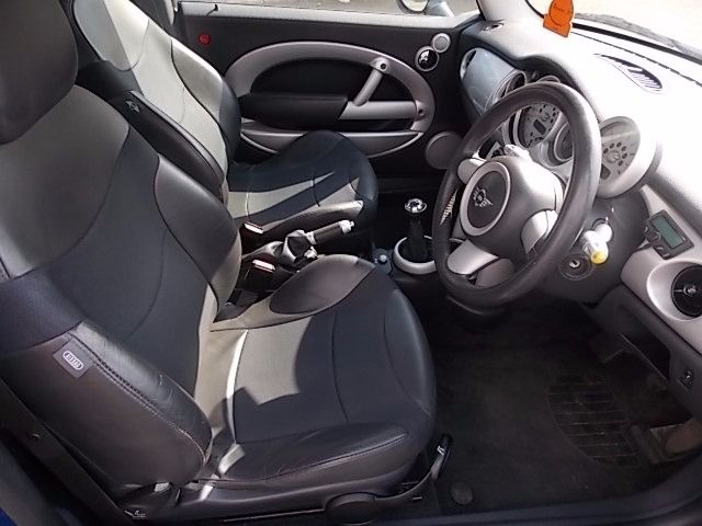 2005 MINI Hatch 1.6 Cooper 3d image 7
