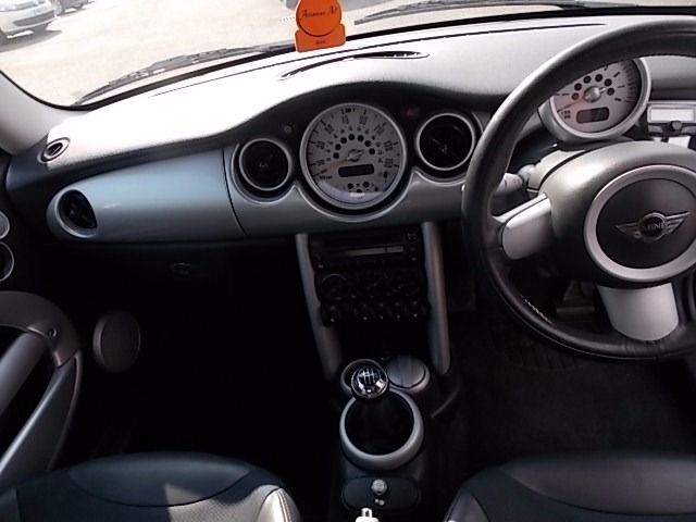 2005 MINI Hatch 1.6 Cooper 3d image 8