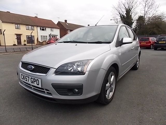 2007 Ford Focus 1.6 Zetec Climate 5d image 3