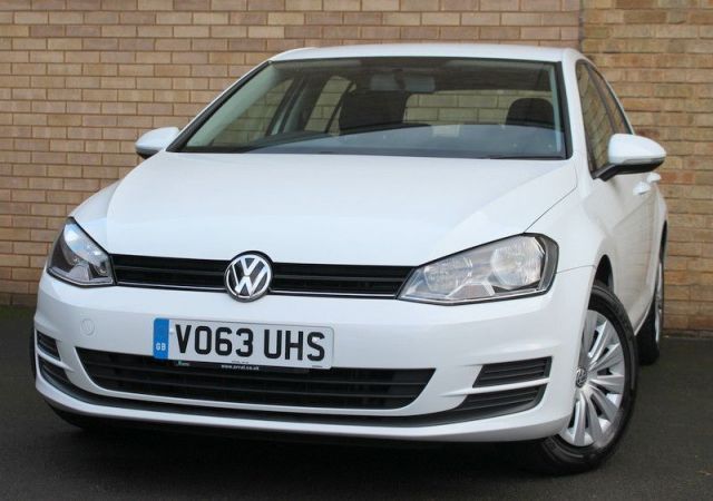 2013 Volkswagen Golf 1.6 S TDI 5d image 1