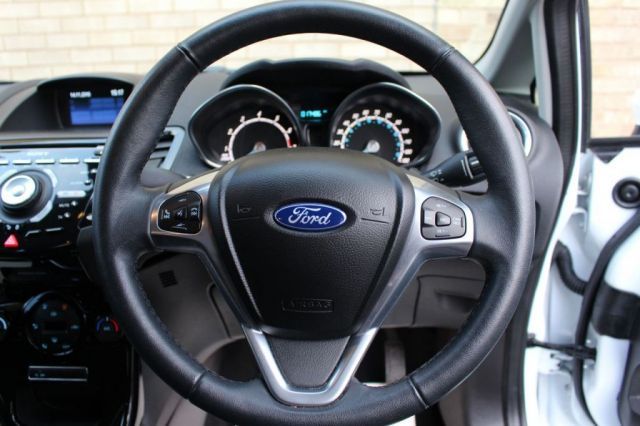 2014 Ford Fiesta 1.0 Titanium 5d image 9