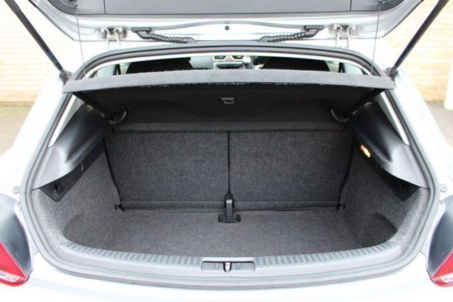 2012 Volkswagen Polo 1.6 SEL TDI 5d image 6