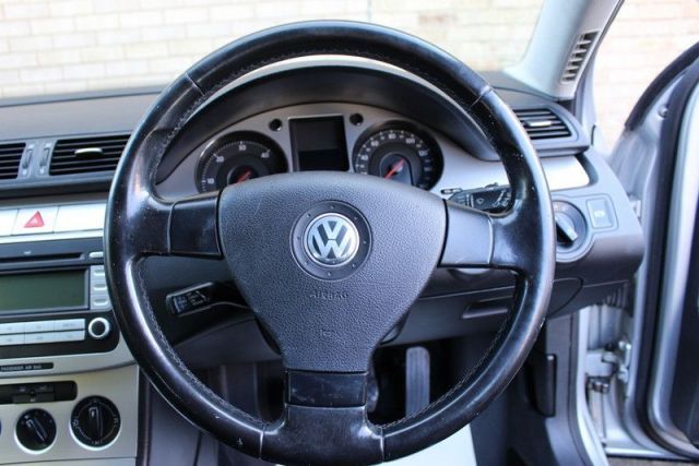 2007 Volkswagen Passat 1.9 TDI SE 5d image 9