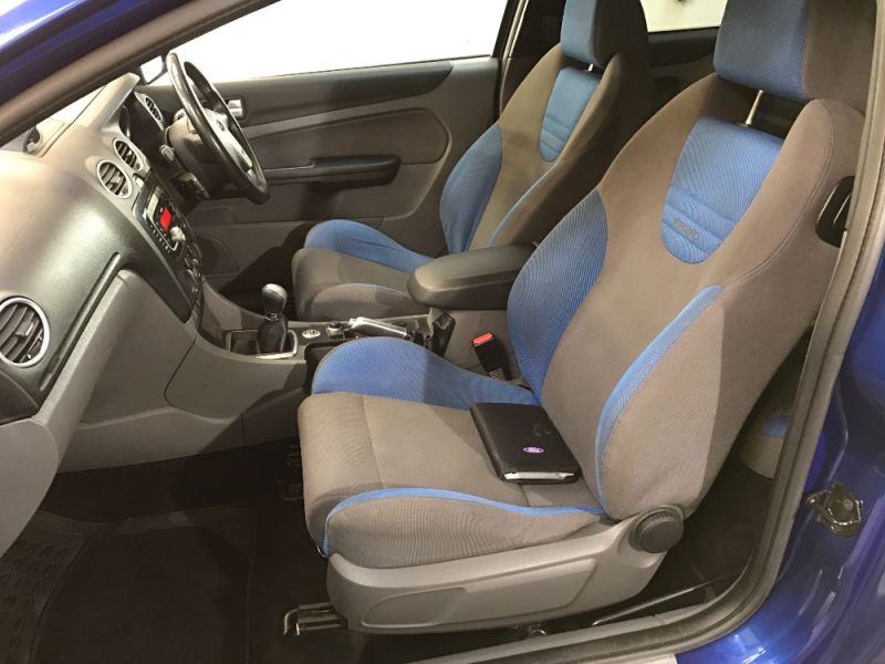 2009 Ford Focus 2.5 ST-2 image 7