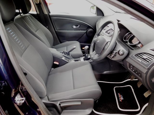2009 Renault Megane 1.6 5d image 7