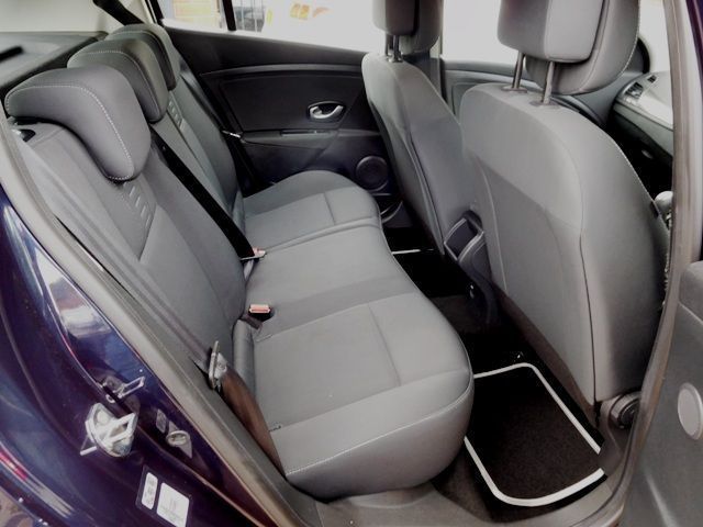 2009 Renault Megane 1.6 5d image 8