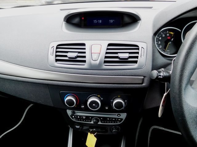 2009 Renault Megane 1.6 5d image 10