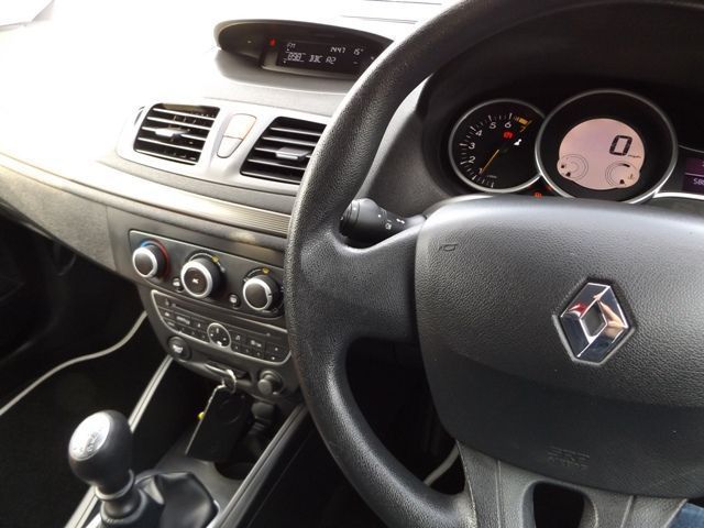 2009 Renault Megane 1.6 5d image 9