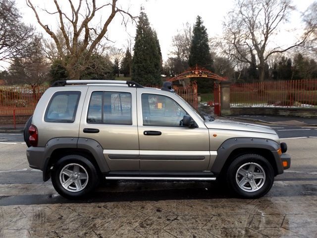 2005 Jeep Cherokee 2.8 Renegade CRD 5d image 4