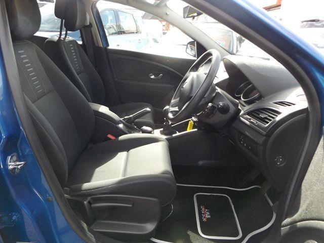 2011 Renault Megane 1.6 5d image 7