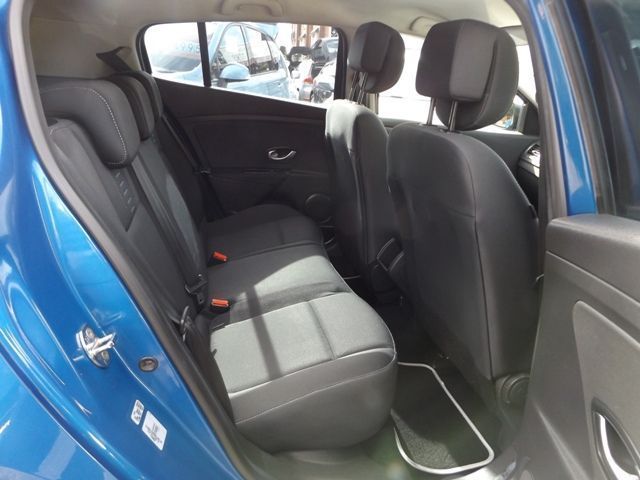 2011 Renault Megane 1.6 5d image 8