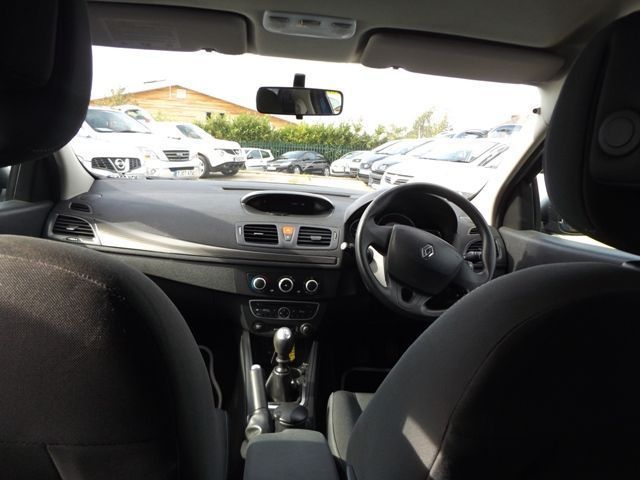 2011 Renault Megane 1.6 5d image 9