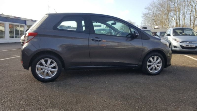 2013 Toyota Yaris 1.33 VVT-i TR 3dr image 2