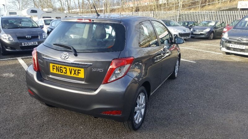 2013 Toyota Yaris 1.33 VVT-i TR 3dr image 4