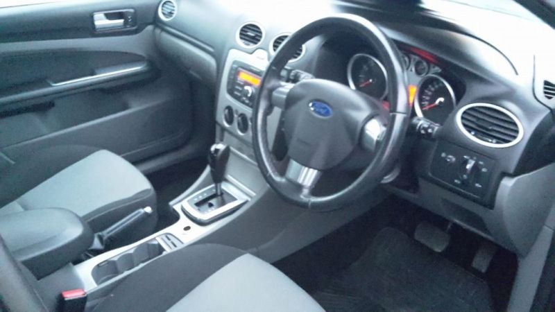 2010 Ford Focus 1.6 Zetec 5dr image 6
