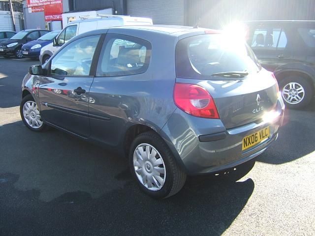 2006 Renault Clio 1.4 16v 3dr image 2