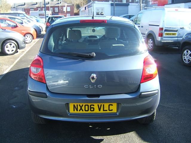 2006 Renault Clio 1.4 16v 3dr image 3