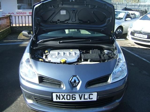 2006 Renault Clio 1.4 16v 3dr image 5