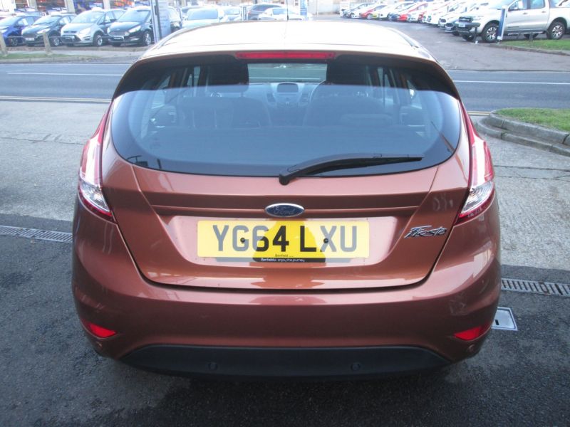 2014 Ford Fiesta 1.2 Zetec 5dr image 4