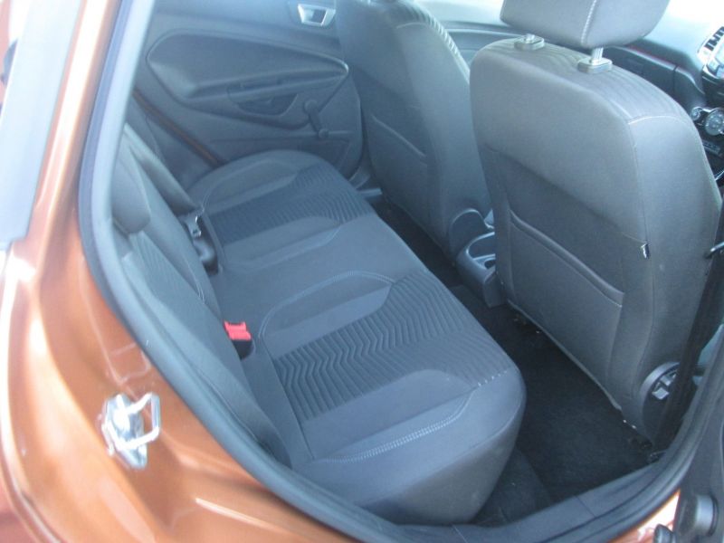 2014 Ford Fiesta 1.2 Zetec 5dr image 6
