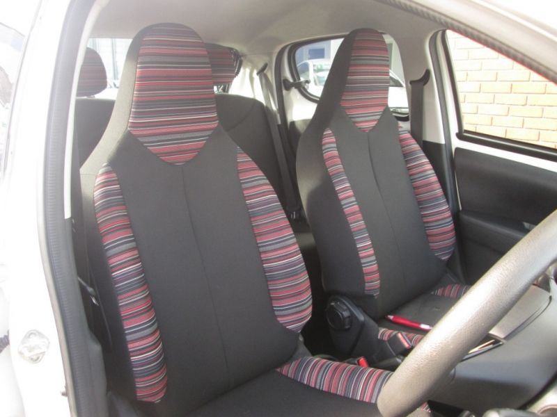 2015 Citroen C1 1.0 Feel 5dr image 8