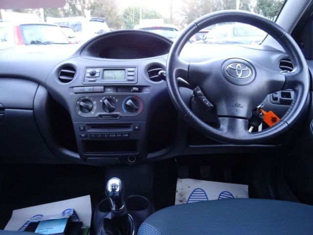 2005 Toyota Yaris 1.3 VVT-I 5d image 6
