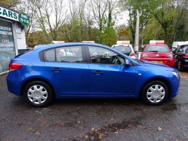 2012 Chevrolet Cruze 1.6 LS 5d image 4