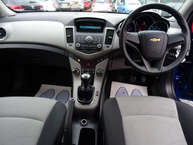 2012 Chevrolet Cruze 1.6 LS 5d image 6