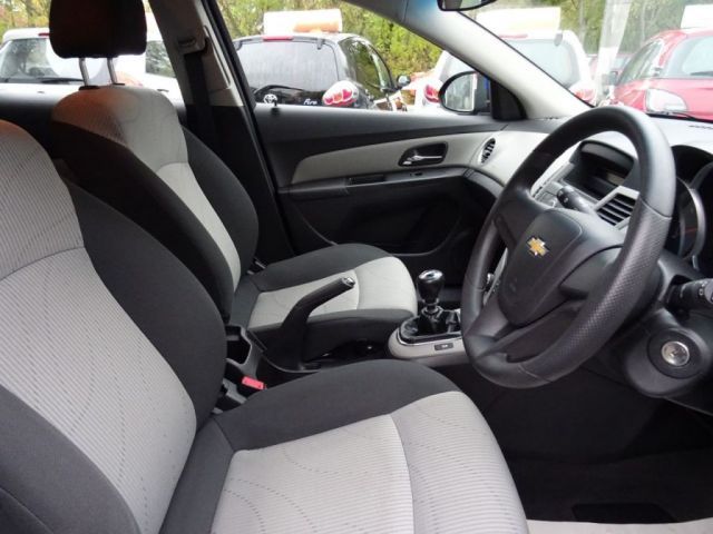 2012 Chevrolet Cruze 1.6 LS 5d image 9