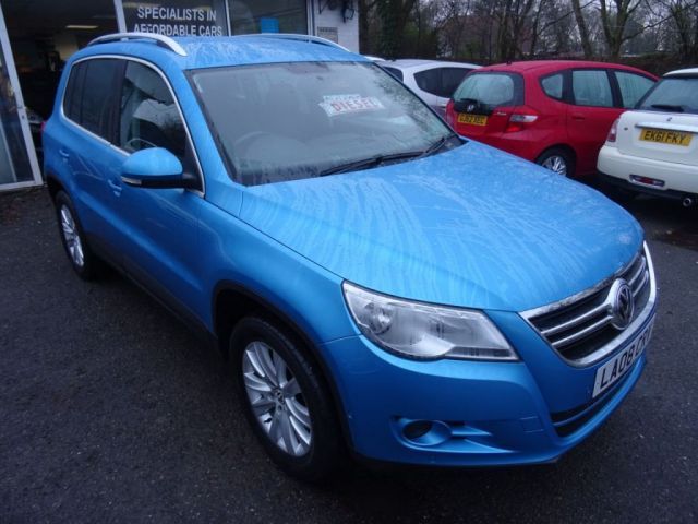2008 Volkswagen Tiguan 2.0 SE TDI 5d image 1