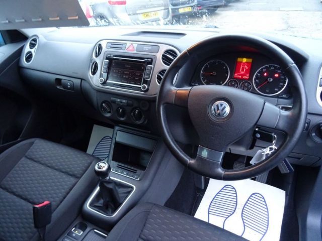 2008 Volkswagen Tiguan 2.0 SE TDI 5d image 8